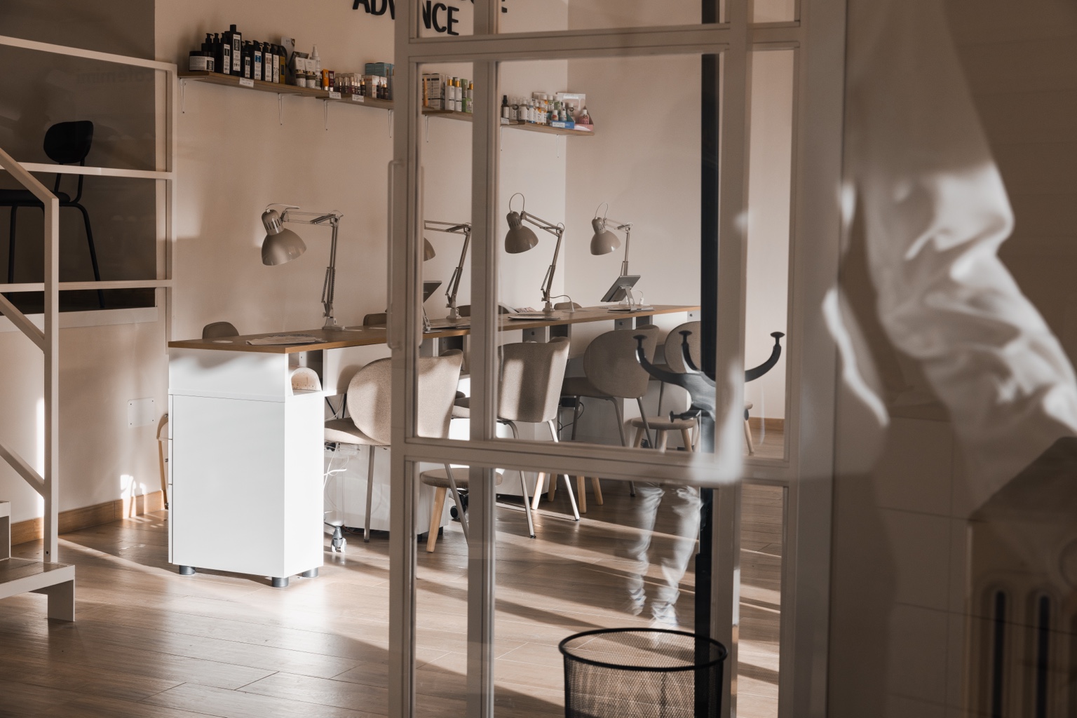 Ambiente e postazioni del salone Maison Manicure Nichelino