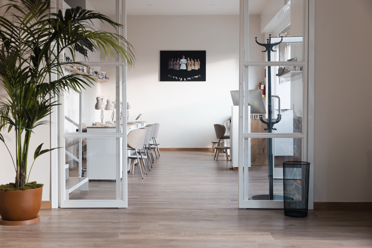 Ingresso luminoso del salone Maison Manicure Nichelino